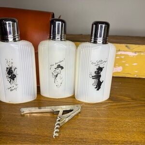 Set Vintage Scottie Scottish Terrier Plastic Liquor Flask W/Leather Case & Cork
